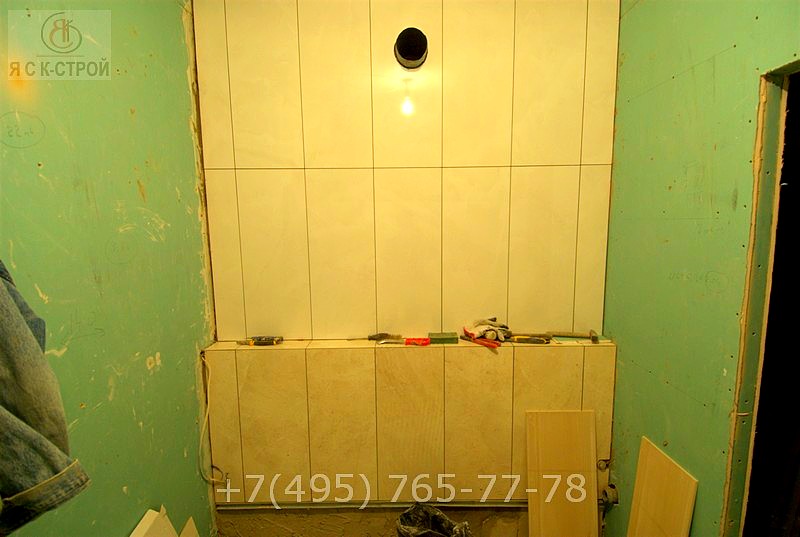 Ремонт маленькой ванной комнаты - смонтировали выход отверстия для вытяжки от газовой плиты